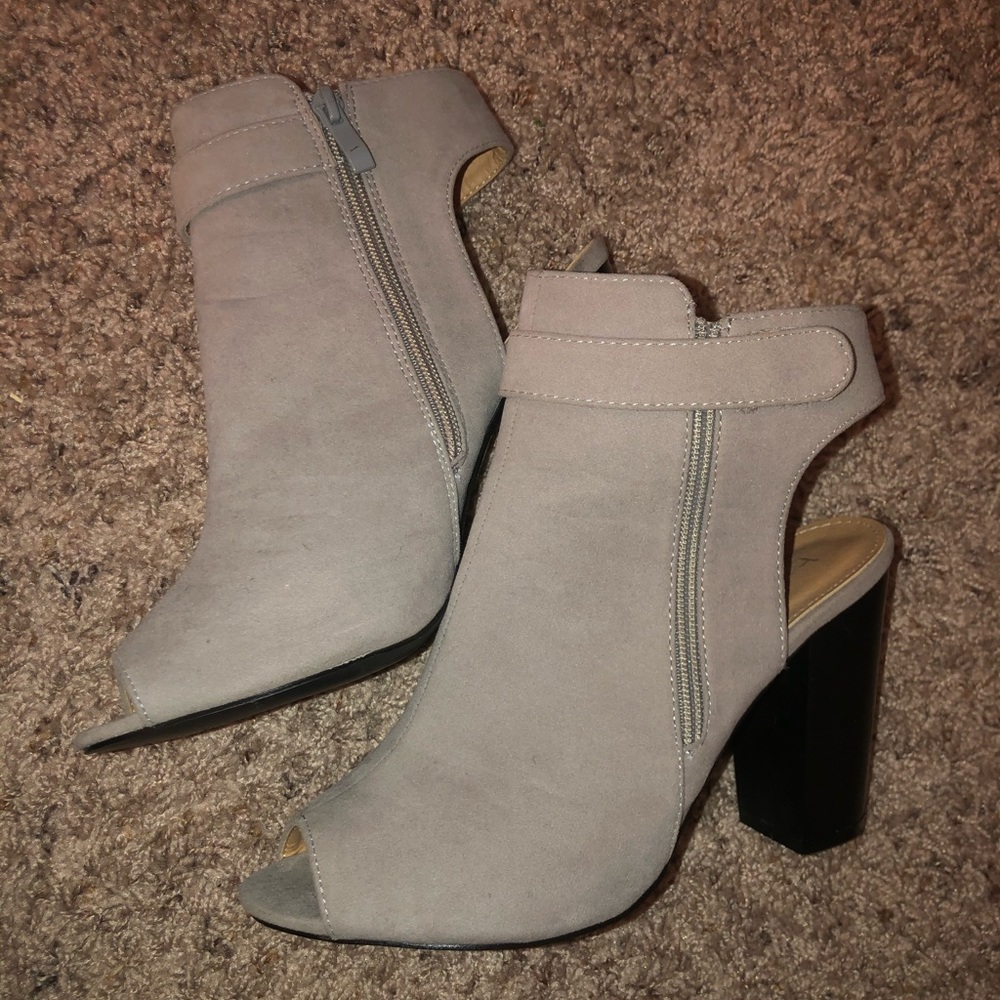 BooHoo Gray Sandal Heels